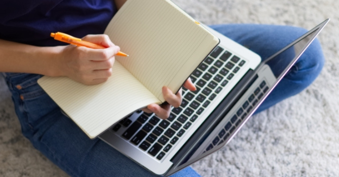 ChatGPTは独学でも学べる?スクールとの違い